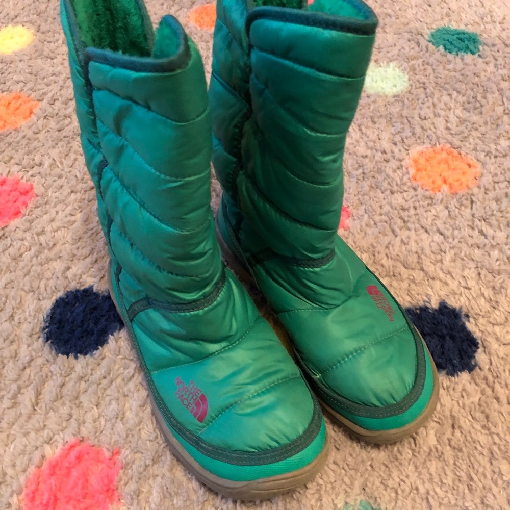 Girls size 3 North Face boots